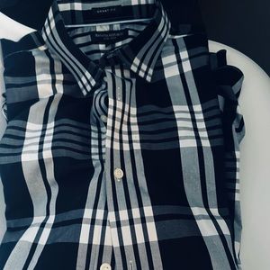 Banana Republic men’s casual button down. Like new condition